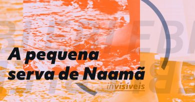 Estudo Bíblico sobre a Serva de Naamã (2 Reis 5:1-19). Imagem: pés de duas pessoas à beira de um rio